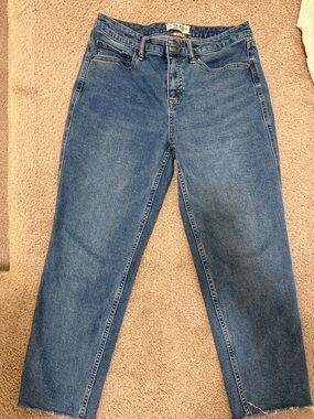 Free People Mid Blue Cropped Ankle Jeans- 29 petite (curvy line)